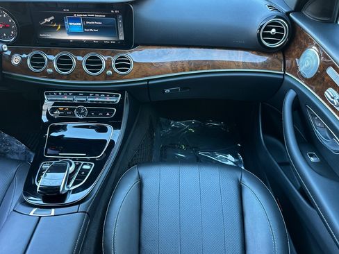 Used 2017 Mercedes-Benz E 300 image 29