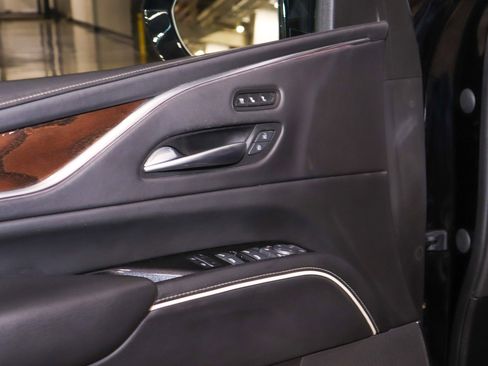 Used 2022 Cadillac Escalade ESV Sport Platinum w/ LPO, ONYX Package image 10