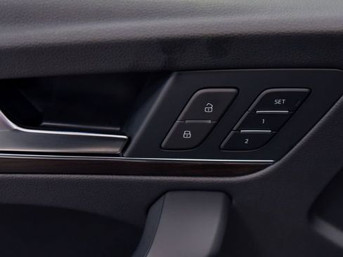 Used 2023 Audi Q5 2.0T Premium w/ Convenience Package image 15