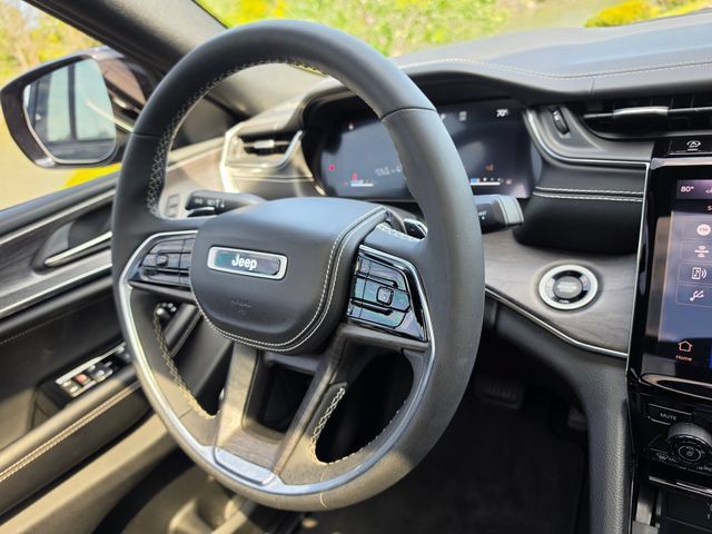Used 2023 Jeep Grand Cherokee Overland AWD/4WD image 28