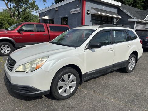 Used 2010 Subaru Outback 2.5i AWD/4WD image 1
