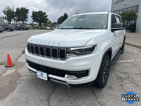 Used 2024 Jeep Wagoneer L Series II w/ Flexible Seating Group image 12