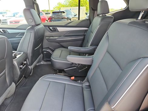 Used 2025 Buick Enclave Preferred image 12