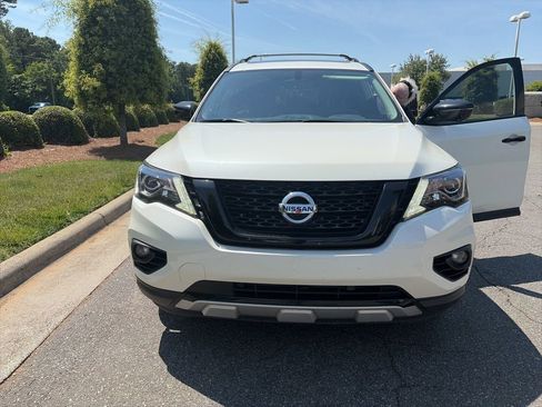 Used 2020 Nissan Pathfinder SL FWD image 7