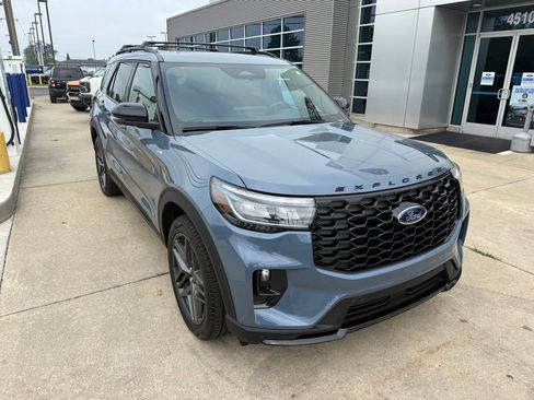 Certified 2025 Ford Explorer ST-Line w/ Premium Package AWD/4WD image 3