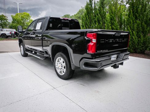 Used 2024 Chevrolet Silverado 2500 High Country w/ Technology Package AWD/4WD image 8