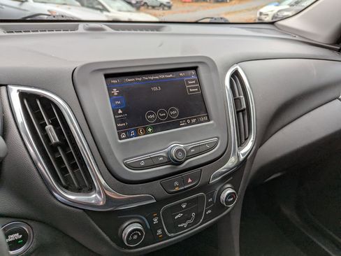 Used 2022 Chevrolet Equinox LT image 11