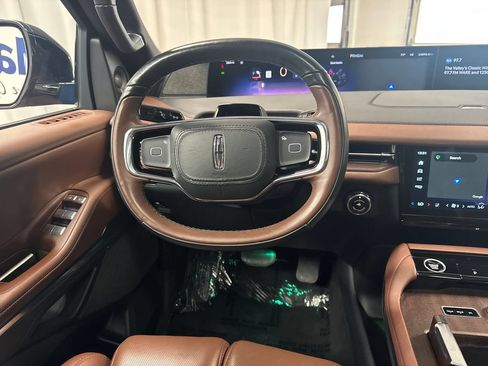 Used 2025 Lincoln Navigator L Reserve AWD/4WD image 15