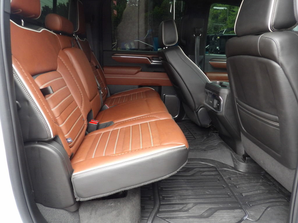 Used 2024 GMC Sierra 3500 Denali Ultimate AWD/4WD image 35