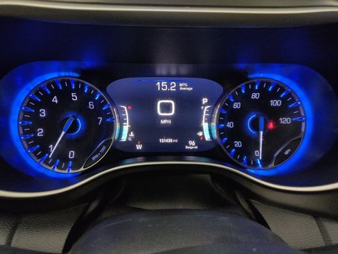 Used 2021 Chrysler Pacifica Touring-L FWD image 23