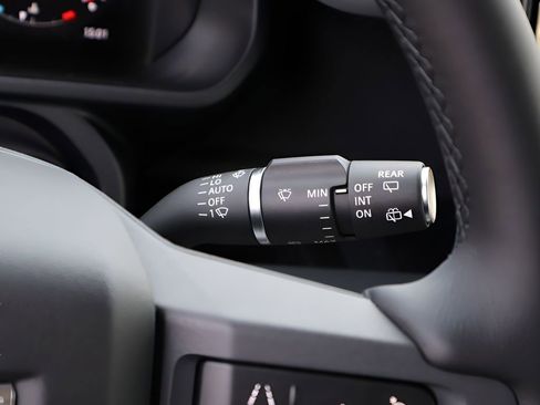 New 2026 Land Rover Defender 110 X-Dynamic SE AWD/4WD image 32