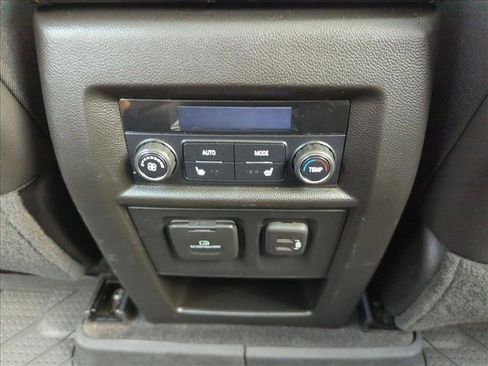 Used 2020 Chevrolet Traverse Premier w/ LPO, Blackout Package FWD image 17