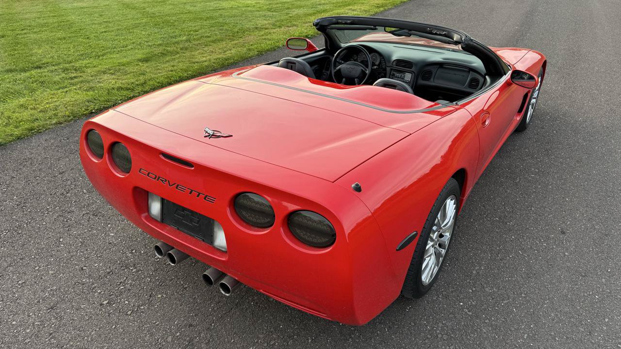 Used 2001 Chevrolet Corvette Convertible w/ Preferred Equipment Group1 RWD image 6