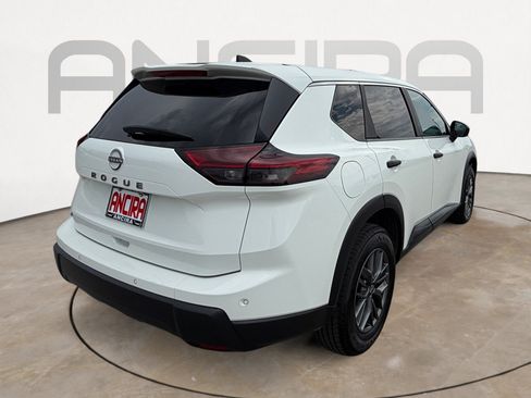 Used 2024 Nissan Rogue S FWD image 11