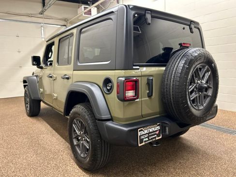 Used 2025 Jeep Wrangler Unlimited Sport AWD/4WD image 4