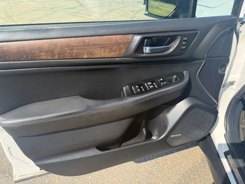 Used 2016 Subaru Outback 2.5i Limited AWD/4WD image 11