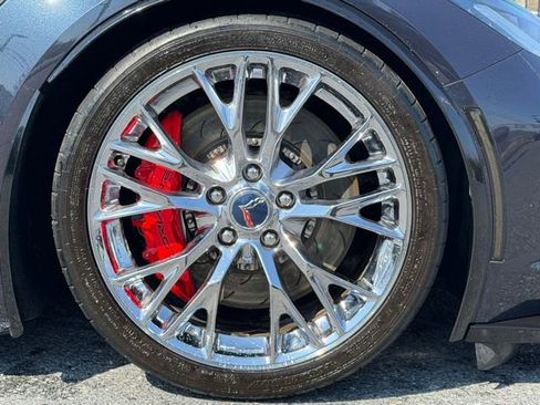 Used 2015 Chevrolet Corvette Z06 w/ 2LZ Preferred Equipment Group RWD image 18