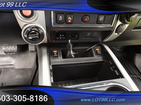 Used 2021 Nissan Titan SV w/ SV Convenience Package AWD/4WD image 21