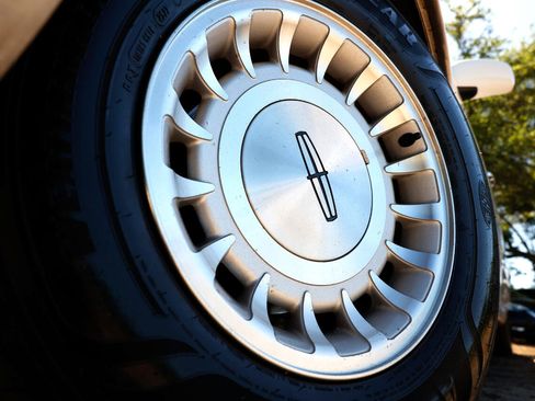 Used 1999 Lincoln Town Car Executive image 34