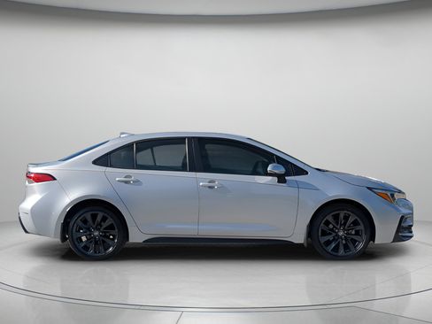 Used 2024 Toyota Corolla SE image 4