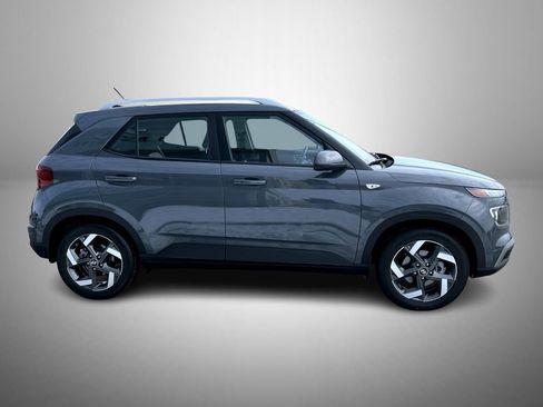 Used 2025 Hyundai Venue SEL image 4