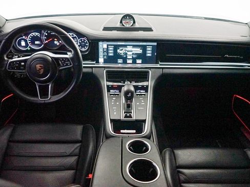 Used 2020 Porsche Panamera image 18