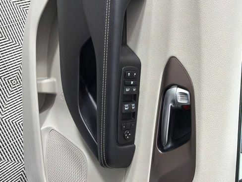 Used 2024 Chrysler Voyager LX image 11