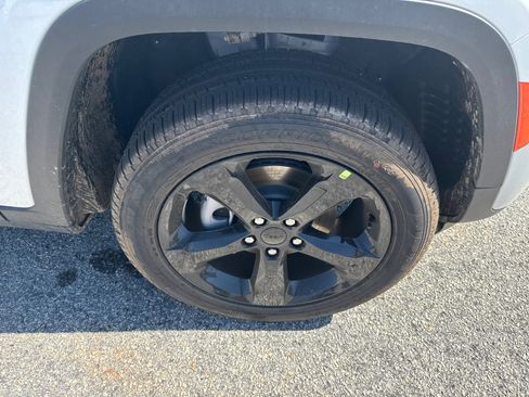 New 2026 Jeep Grand Cherokee Limited image 12