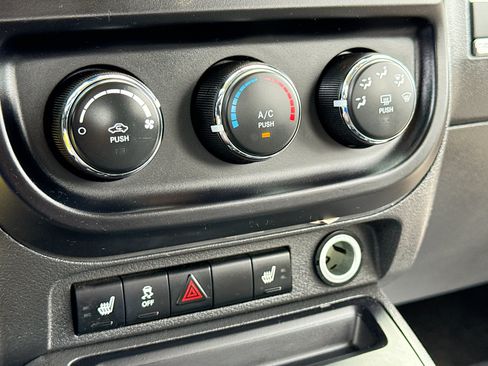 Used 2012 Jeep Compass Latitude FWD image 11