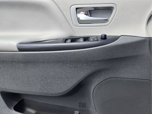 Used 2018 Toyota Sienna LE FWD image 20