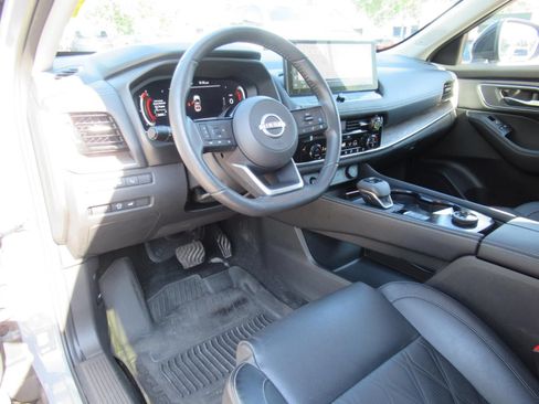 Used 2024 Nissan Rogue Platinum w/ Platinum Premium Package AWD/4WD image 18