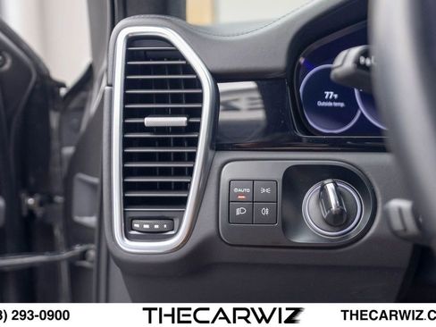 Used 2023 Porsche Cayenne Turbo AWD/4WD image 40