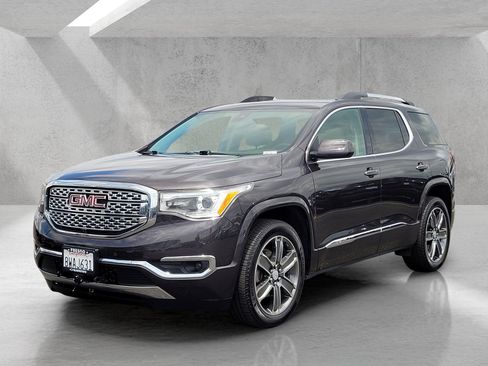 Used 2018 GMC Acadia Denali w/ Technology Package FWD image 9