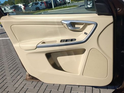 Used 2015 Volvo XC60 T5 Premier w/ Proximity Package image 32