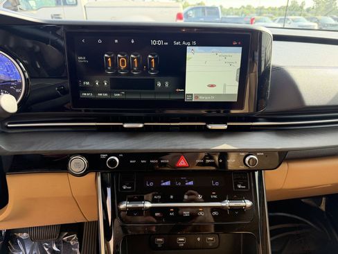 Used 2022 Kia Carnival EX FWD image 33