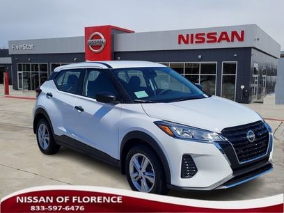 New 2025 Nissan Kicks Play S
