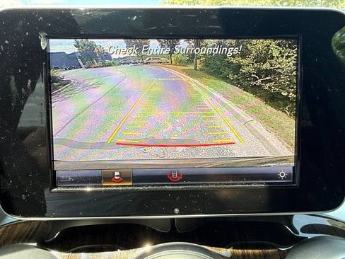 Used 2018 Mercedes-Benz GLC 300 4MATIC image 23