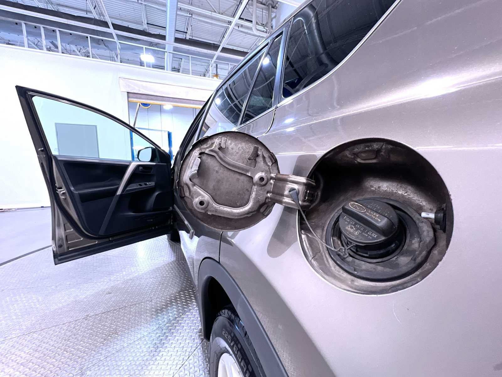 Used 2013 Toyota RAV4 XLE AWD/4WD image 41