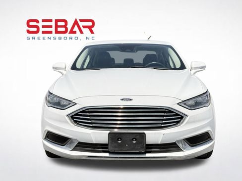 Used 2018 Ford Fusion SE w/ Equipment Group 602A FWD image 2