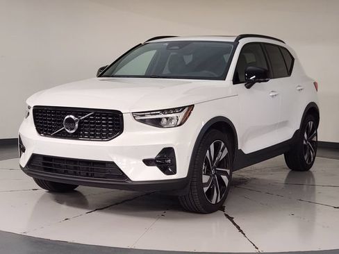 Certified 2025 Volvo XC60 B5 Core AWD/4WD image 1