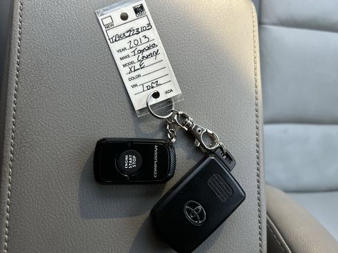 Used 2013 Toyota Camry XLE image 33