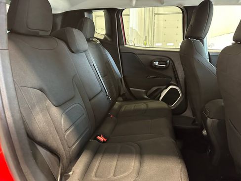 Used 2018 Jeep Renegade Latitude w/ UConnect 8.4 Nav Group AWD/4WD image 31