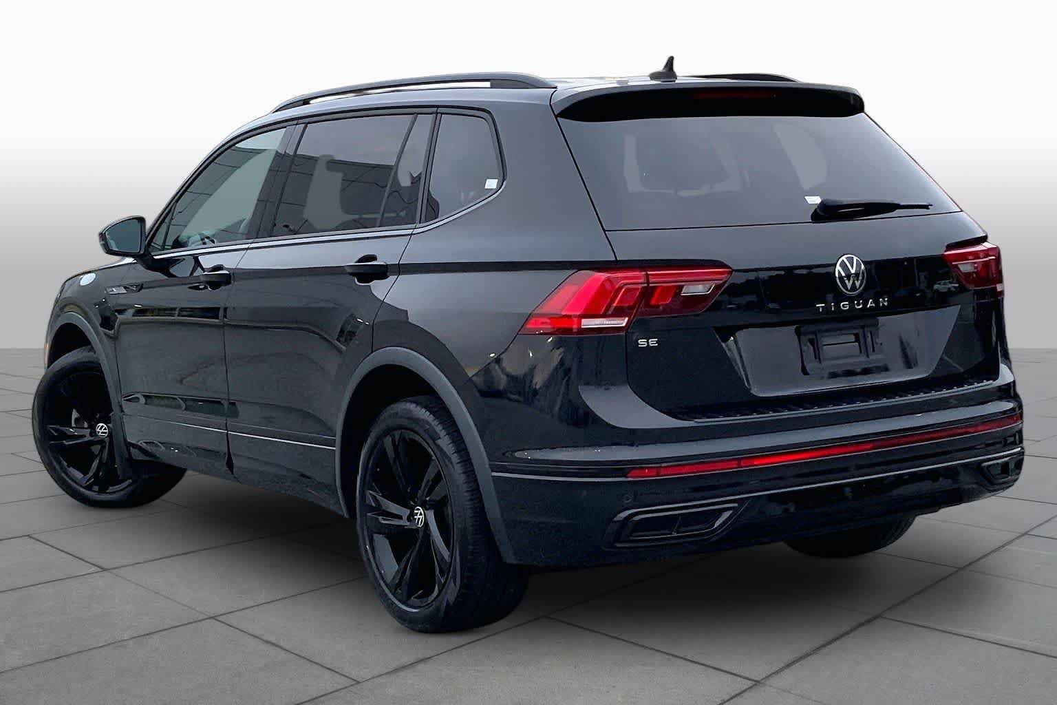 Used 2024 Volkswagen Tiguan SE R-Line FWD image 11