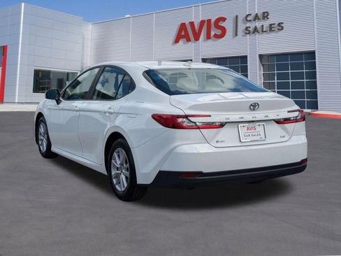 Used 2025 Toyota Camry LE image 9