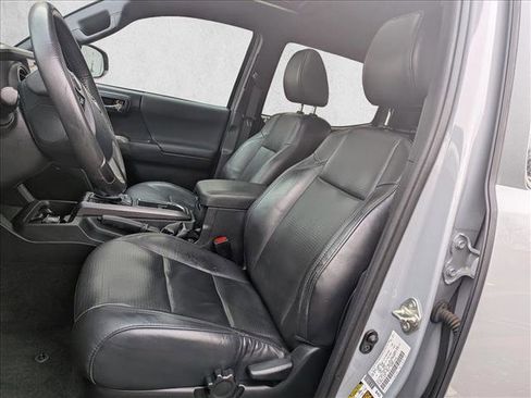 Used 2018 Toyota Tacoma TRD Off-Road image 15