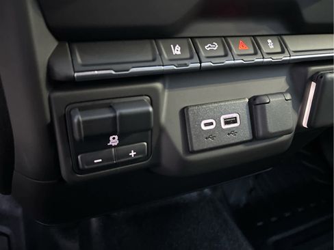 Certified 2025 GMC Sierra 2500 Pro w/ Convenience Package image 18