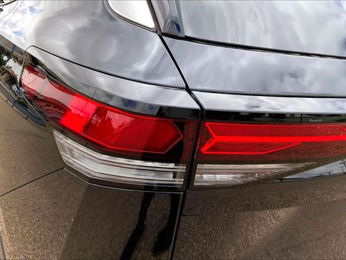 New 2026 Volkswagen Tiguan SE FWD image 14