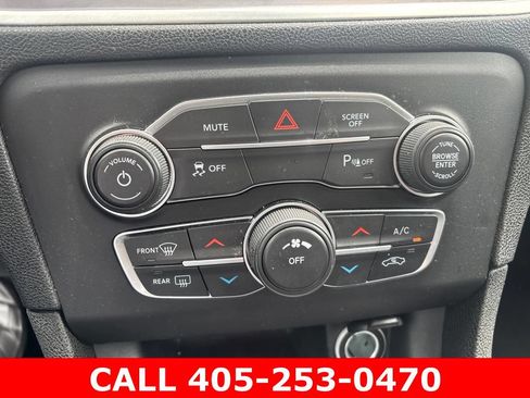 Used 2022 Dodge Charger SXT RWD image 11