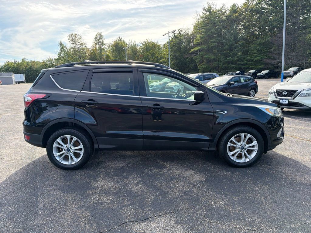 Used 2017 Ford Escape SE w/ Equipment Group 201A AWD/4WD image 8