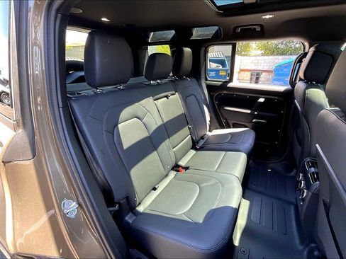 New 2025 Land Rover Defender 110 X-Dynamic SE image 27